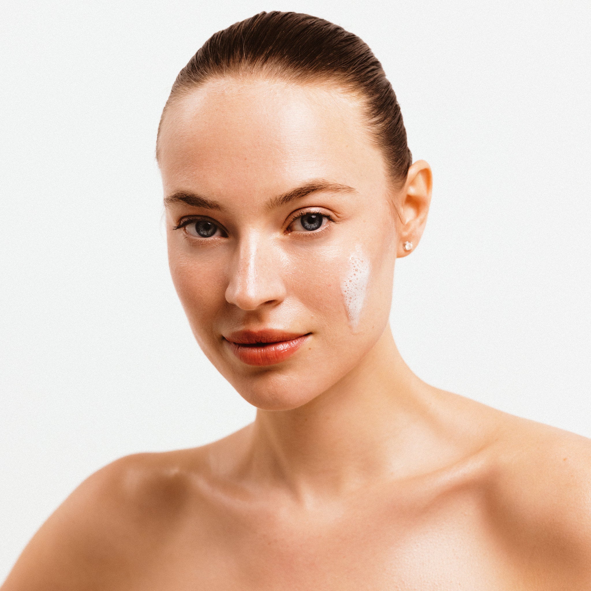 TeDerm CleansingGel applied to face – gentle cleansing